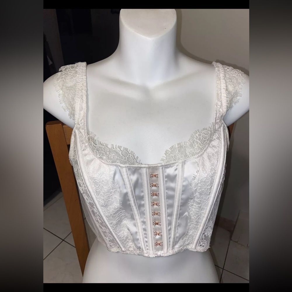 Victoria’s Secret Dream Angels White Lace Bra Corset
